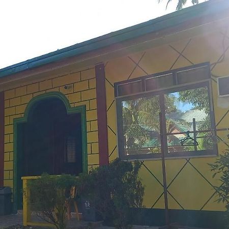 Rodel Yellow Hauz Itaytay Kültér fotó