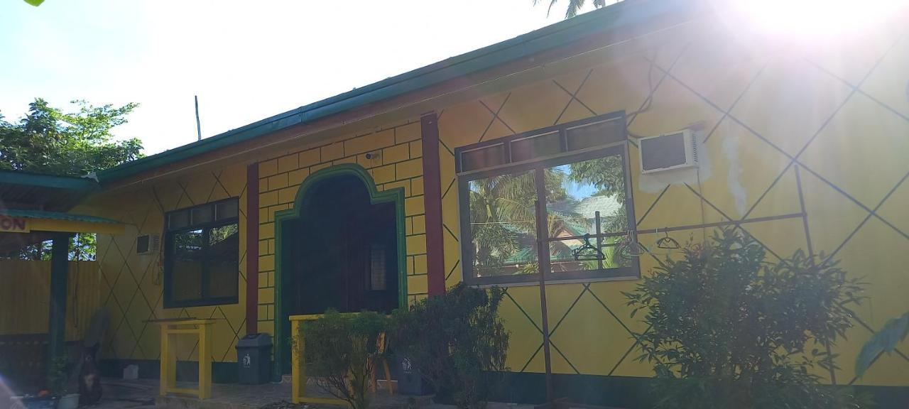 Rodel Yellow Hauz Itaytay Kültér fotó