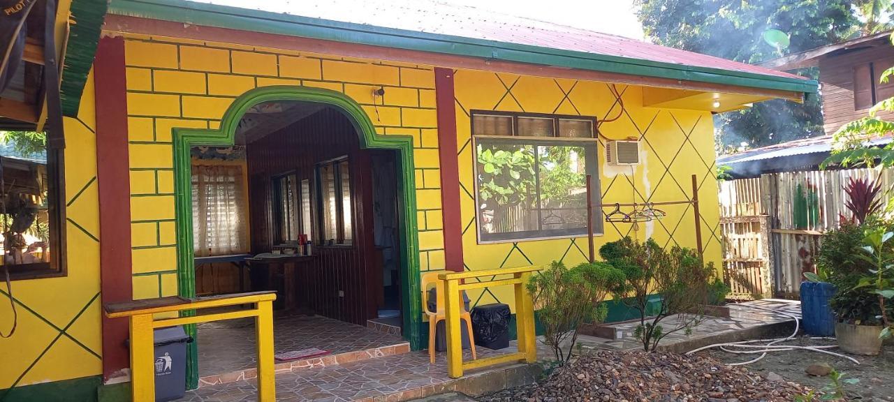Rodel Yellow Hauz Itaytay Kültér fotó